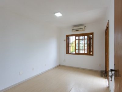 Casa à venda com 257m², 4 quartos, 1 suíte, 5 vagas no bairro Ipanema em Porto Alegre - Foto 41