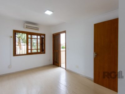 Casa à venda com 257m², 4 quartos, 1 suíte, 5 vagas no bairro Ipanema em Porto Alegre - Foto 42