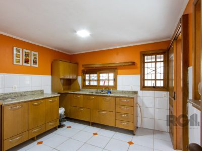 Casa à venda com 257m², 4 quartos, 1 suíte, 5 vagas no bairro Ipanema em Porto Alegre - Foto 12