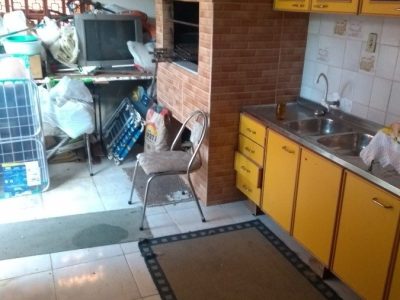 Casa à venda com 170m², 3 quartos, 3 vagas no bairro Floresta em Porto Alegre - Foto 2