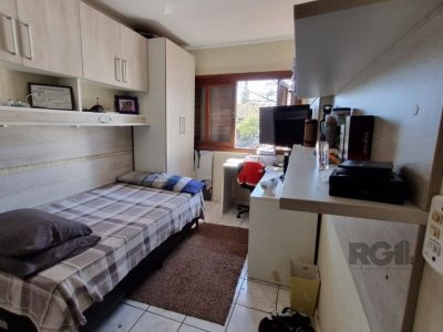 Casa à venda com 228m², 5 quartos, 1 suíte, 3 vagas no bairro Partenon em Porto Alegre - Foto 36