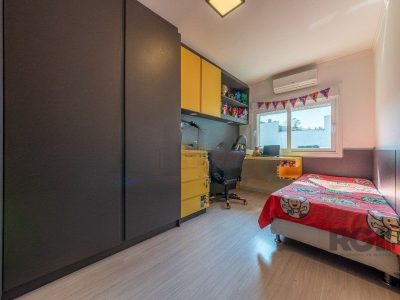 Casa à venda com 236m², 3 quartos, 1 suíte, 2 vagas no bairro Tristeza em Porto Alegre - Foto 22