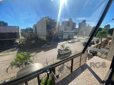 Apartamento à venda com 80m², 2 quartos, 1 suíte, 1 vaga no bairro Santana em Porto Alegre - Foto 11