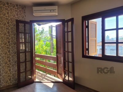 Casa à venda com 220m², 4 quartos, 2 vagas no bairro Partenon em Porto Alegre - Foto 9