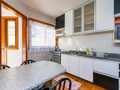 Casa à venda com 224m², 3 quartos, 1 suíte, 2 vagas no bairro Tristeza em Porto Alegre - Foto 4