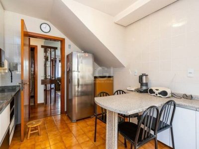 Casa à venda com 224m², 3 quartos, 1 suíte, 2 vagas no bairro Tristeza em Porto Alegre - Foto 5