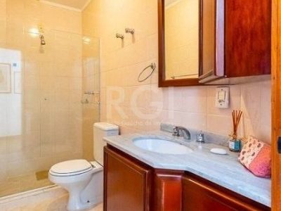 Casa à venda com 224m², 3 quartos, 1 suíte, 2 vagas no bairro Tristeza em Porto Alegre - Foto 15