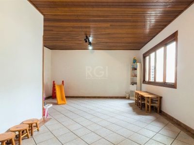 Casa à venda com 224m², 3 quartos, 1 suíte, 2 vagas no bairro Tristeza em Porto Alegre - Foto 31