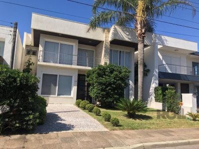 Casa Condominio à venda com 250m², 4 quartos, 4 suítes, 2 vagas no bairro Zona Nova em Capão da Canoa - Foto 2