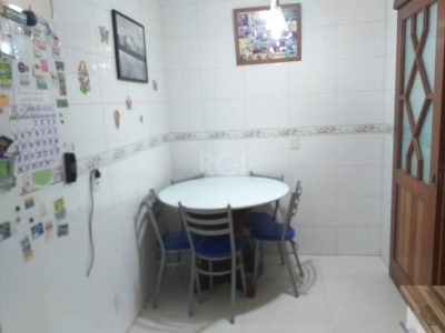 Apartamento à venda com 77m², 3 quartos no bairro Petrópolis em Porto Alegre - Foto 3