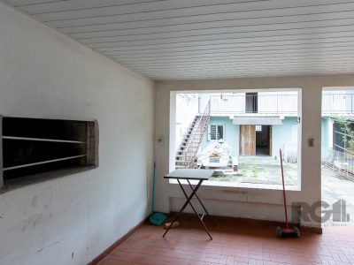 Casa à venda com 220m², 5 quartos, 2 vagas no bairro Ipanema em Porto Alegre - Foto 23