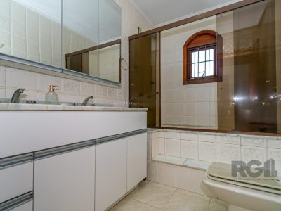 Casa à venda com 288m², 4 quartos, 1 suíte, 4 vagas no bairro Jardim Planalto em Porto Alegre - Foto 13