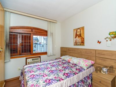 Casa à venda com 288m², 4 quartos, 1 suíte, 4 vagas no bairro Jardim Planalto em Porto Alegre - Foto 15