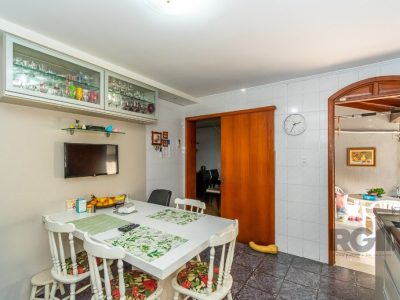 Casa à venda com 288m², 4 quartos, 1 suíte, 4 vagas no bairro Jardim Planalto em Porto Alegre - Foto 45