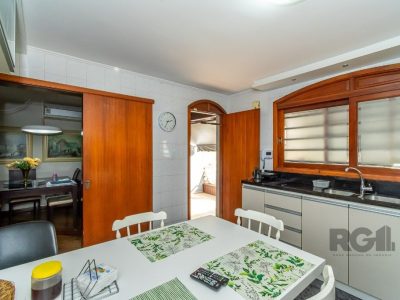 Casa à venda com 288m², 4 quartos, 1 suíte, 4 vagas no bairro Jardim Planalto em Porto Alegre - Foto 46