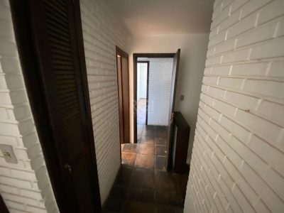 Casa à venda com 280m², 4 quartos, 1 suíte, 4 vagas no bairro Três Figueiras em Porto Alegre - Foto 24