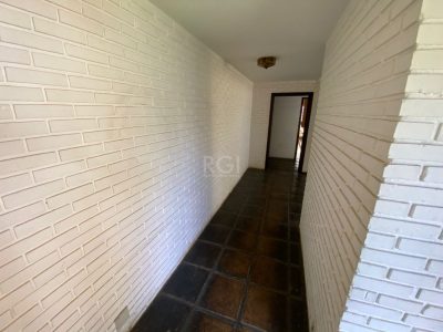 Casa à venda com 280m², 4 quartos, 1 suíte, 4 vagas no bairro Três Figueiras em Porto Alegre - Foto 25