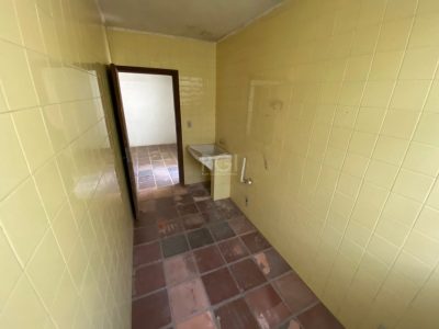 Casa à venda com 280m², 4 quartos, 1 suíte, 4 vagas no bairro Três Figueiras em Porto Alegre - Foto 28