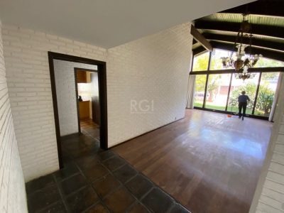 Casa à venda com 280m², 4 quartos, 1 suíte, 4 vagas no bairro Três Figueiras em Porto Alegre - Foto 15