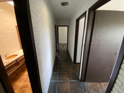 Casa à venda com 280m², 4 quartos, 1 suíte, 4 vagas no bairro Três Figueiras em Porto Alegre - Foto 35