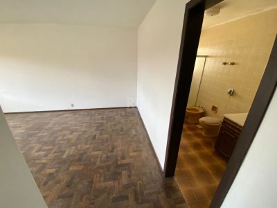 Casa à venda com 280m², 4 quartos, 1 suíte, 4 vagas no bairro Três Figueiras em Porto Alegre - Foto 40