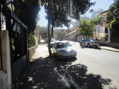 Casa à venda com 250m², 4 quartos, 1 suíte, 2 vagas no bairro Petrópolis em Porto Alegre - Foto 5