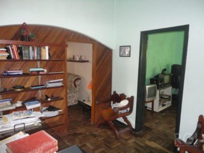 Casa à venda com 250m², 4 quartos, 1 suíte, 2 vagas no bairro Petrópolis em Porto Alegre - Foto 8