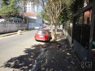 Casa à venda com 250m², 4 quartos, 1 suíte, 2 vagas no bairro Petrópolis em Porto Alegre - Foto 10