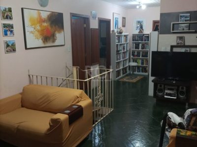 Casa à venda com 200m², 4 quartos, 2 vagas no bairro Vila Ipiranga em Porto Alegre - Foto 8