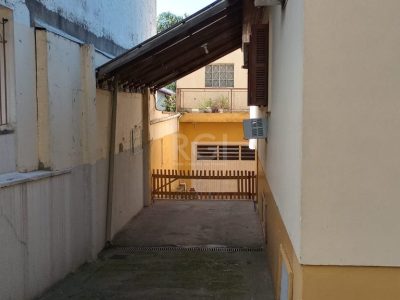 Casa à venda com 200m², 4 quartos, 2 vagas no bairro Vila Ipiranga em Porto Alegre - Foto 10