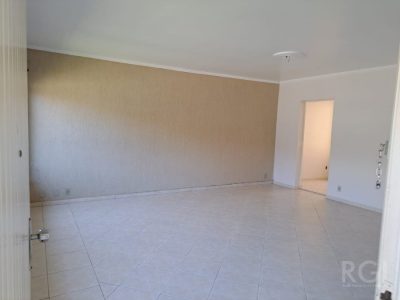 Casa à venda com 180m², 3 quartos, 1 suíte, 2 vagas no bairro Jardim Itu em Porto Alegre - Foto 2