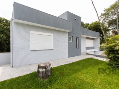 Casa à venda com 260m², 3 quartos, 2 suítes, 4 vagas no bairro Santa Tereza em Porto Alegre - Foto 2