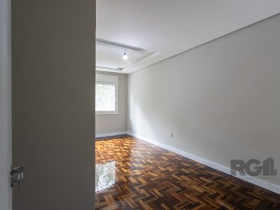 Casa à venda com 260m², 3 quartos, 2 suítes, 4 vagas no bairro Santa Tereza em Porto Alegre - Foto 16