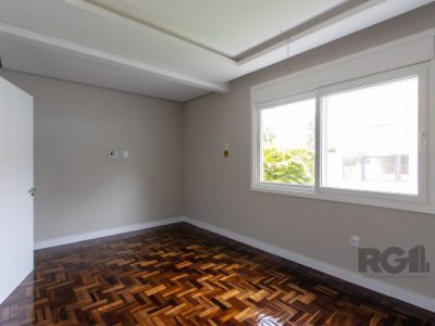 Casa à venda com 260m², 3 quartos, 2 suítes, 4 vagas no bairro Santa Tereza em Porto Alegre - Foto 27