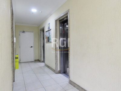 Apartamento à venda com 66m², 3 quartos, 1 suíte, 1 vaga no bairro Partenon em Porto Alegre - Foto 18