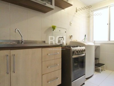 Apartamento à venda com 66m², 3 quartos, 1 suíte, 1 vaga no bairro Partenon em Porto Alegre - Foto 11