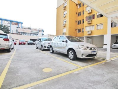 Apartamento à venda com 66m², 3 quartos, 1 suíte, 1 vaga no bairro Partenon em Porto Alegre - Foto 19