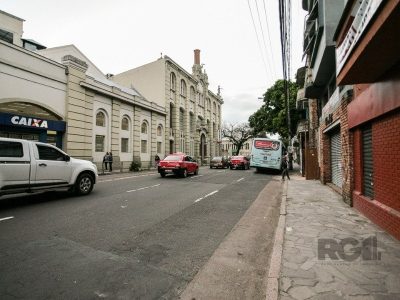 Loja à venda no bairro Floresta em Porto Alegre - Foto 2