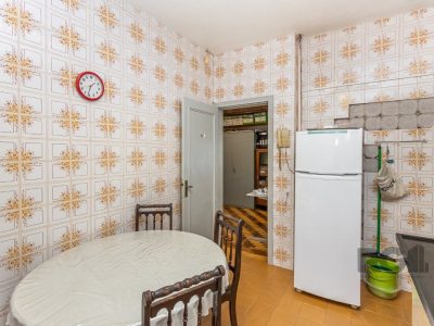 Casa à venda com 250m², 4 quartos, 1 suíte, 5 vagas no bairro Menino Deus em Porto Alegre - Foto 27