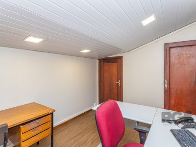 Casa à venda com 250m², 4 quartos, 1 suíte, 5 vagas no bairro Menino Deus em Porto Alegre - Foto 38