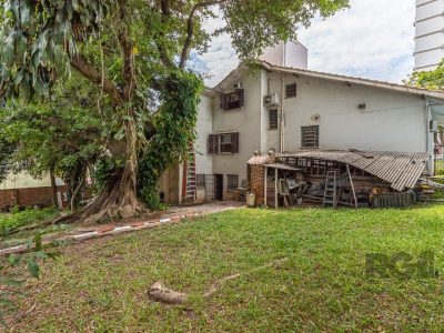 Casa à venda com 250m², 4 quartos, 1 suíte, 5 vagas no bairro Menino Deus em Porto Alegre - Foto 51