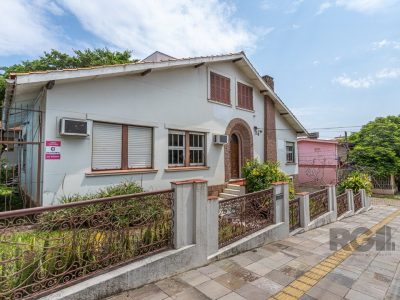 Casa à venda com 250m², 4 quartos, 1 suíte, 5 vagas no bairro Menino Deus em Porto Alegre - Foto 64