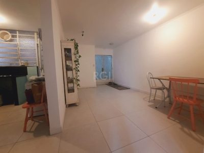 Apartamento à venda com 107m², 2 quartos, 1 suíte, 1 vaga no bairro Floresta em Porto Alegre - Foto 3