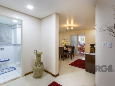 Casa à venda com 309m², 3 quartos, 2 suítes, 3 vagas no bairro Ipanema em Porto Alegre - Foto 9