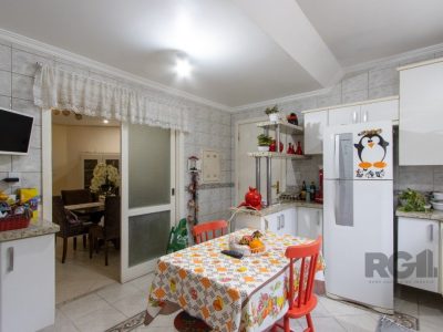 Casa à venda com 309m², 3 quartos, 2 suítes, 3 vagas no bairro Ipanema em Porto Alegre - Foto 16