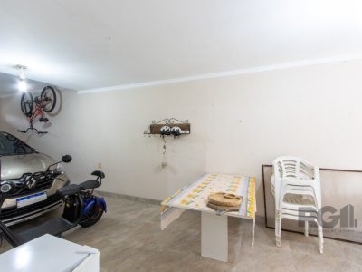 Casa à venda com 309m², 3 quartos, 2 suítes, 3 vagas no bairro Ipanema em Porto Alegre - Foto 17