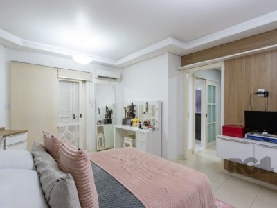 Casa à venda com 309m², 3 quartos, 2 suítes, 3 vagas no bairro Ipanema em Porto Alegre - Foto 30