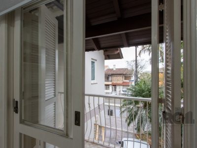 Casa à venda com 309m², 3 quartos, 2 suítes, 3 vagas no bairro Ipanema em Porto Alegre - Foto 38