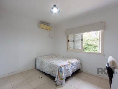 Casa à venda com 309m², 3 quartos, 2 suítes, 3 vagas no bairro Ipanema em Porto Alegre - Foto 44