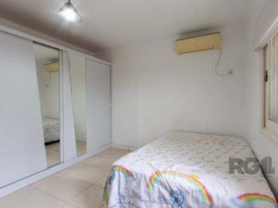 Casa à venda com 309m², 3 quartos, 2 suítes, 3 vagas no bairro Ipanema em Porto Alegre - Foto 46